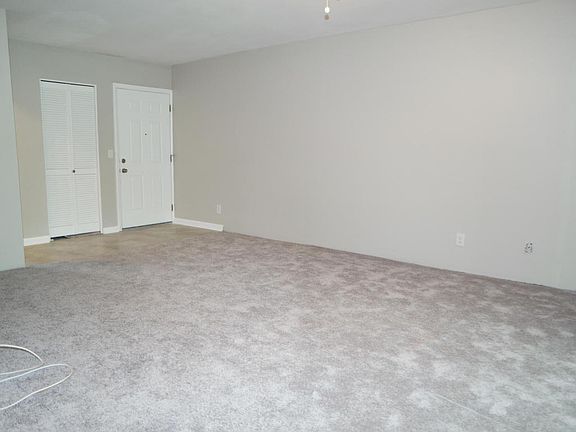5th image of 4320 S Plaza Gate Ln #302