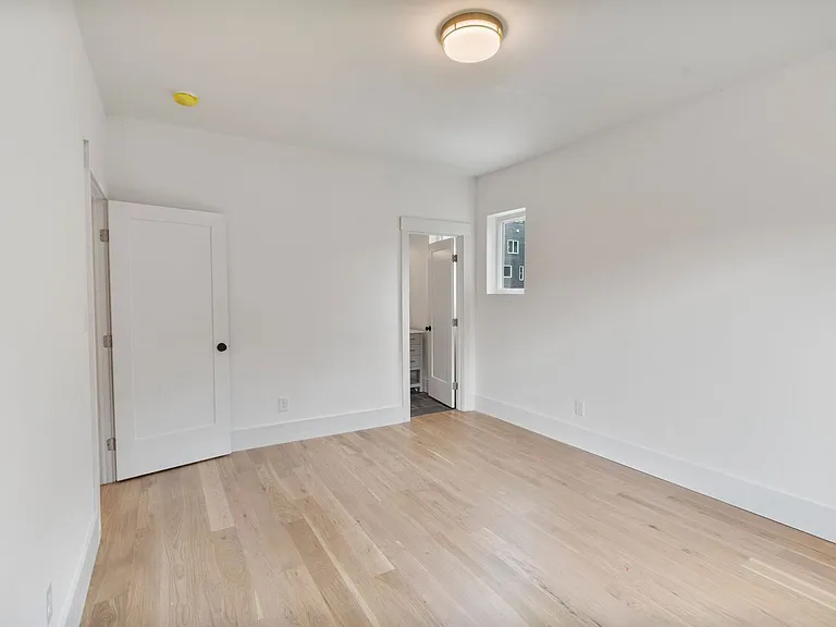 129 French St — Photo 12