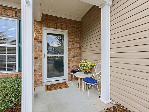 3rd image of 152 Chenoa Dr. #B