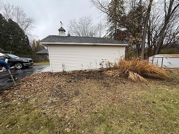4th image of 26738 Long Lake ROAD