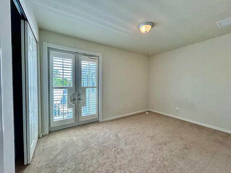 1039 Tiki Dr — Photo 10