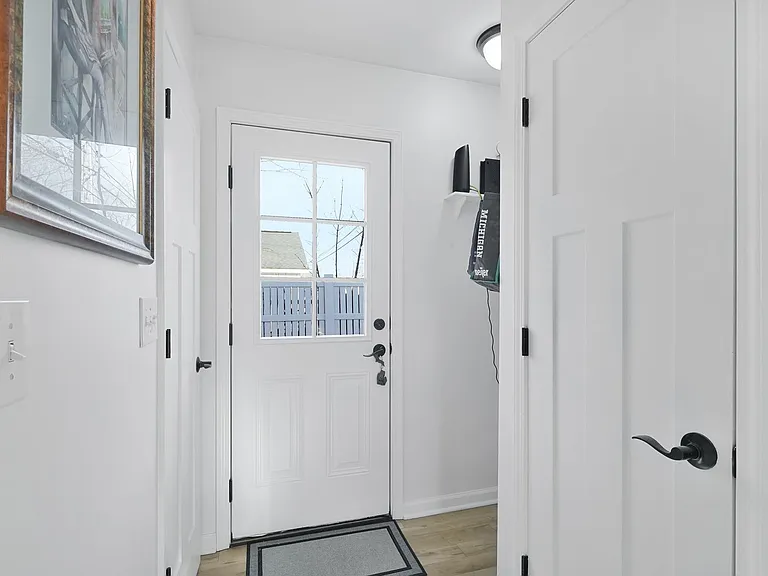 814 Locust St — Photo 14