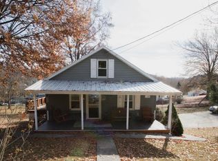 1066 Cedar Crest Dr, Huntington, WV 25705