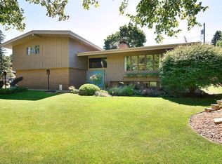 627 4th St SW, Faribault, MN 55021