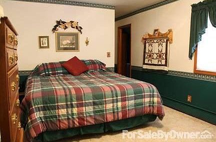 Master Bedroom
						:
						Looking North