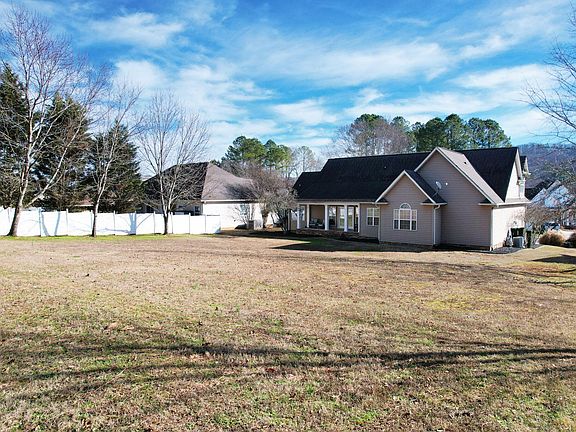 4th image of 491 Thoroughbred Dr NW