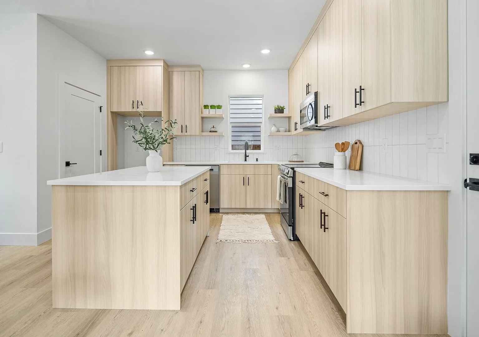 Modern South Portland Living | Beautifully Designed Home in a Prime Location - Available Now! — Photo 3