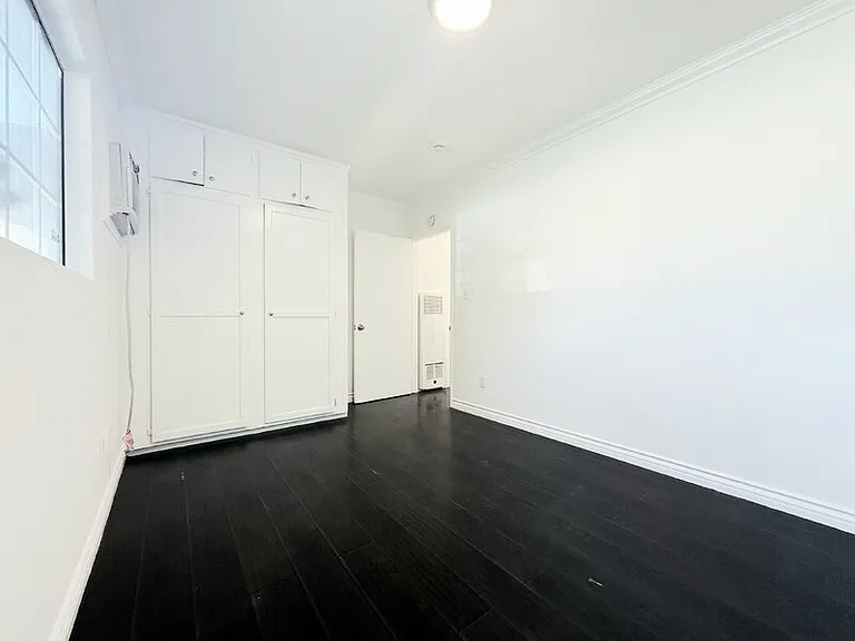 4810 Cahuenga Blvd — Photo 7