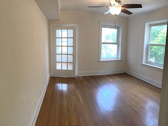 3rd image of 3011 W Sunnyside Ave