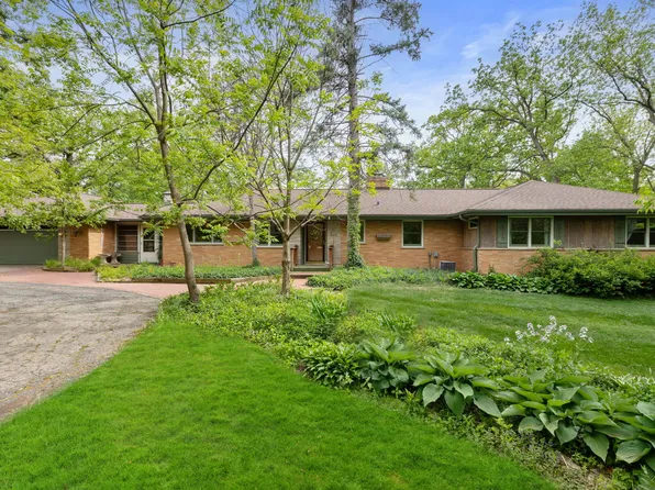 40W437 Fair Oaks Dr, St Charles, IL 60175
