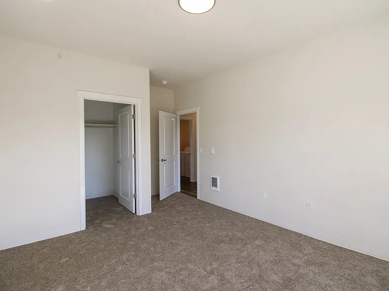 Creek's Edge Apartments — Photo 53
