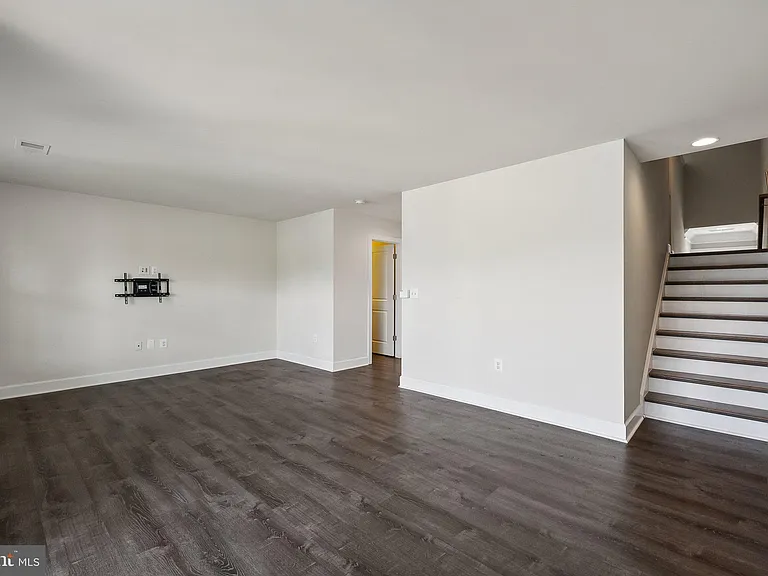 13827 Litespeed Way — Photo 3