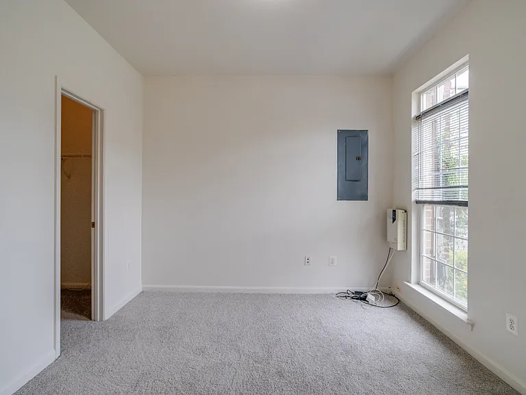 103 Buttonwood Ct — Photo 43