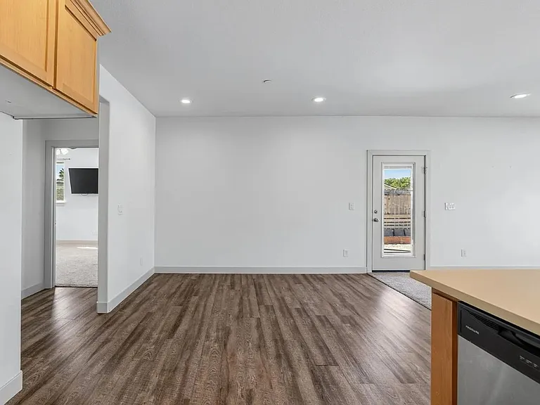 19009 Compass Dr — Photo 5
