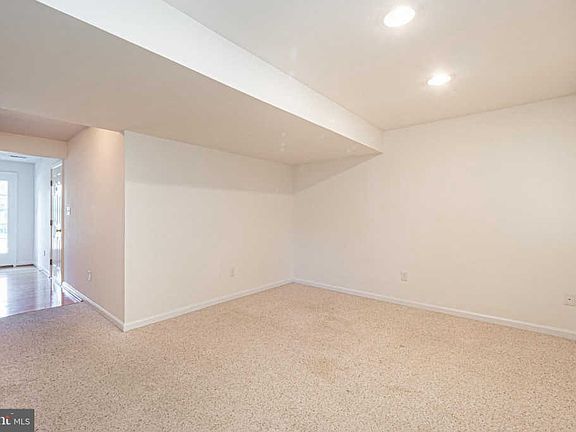5th image of 411 Broad Meadow Dr