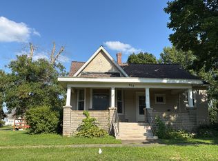 402 S Monroe St, Armington, IL 61721