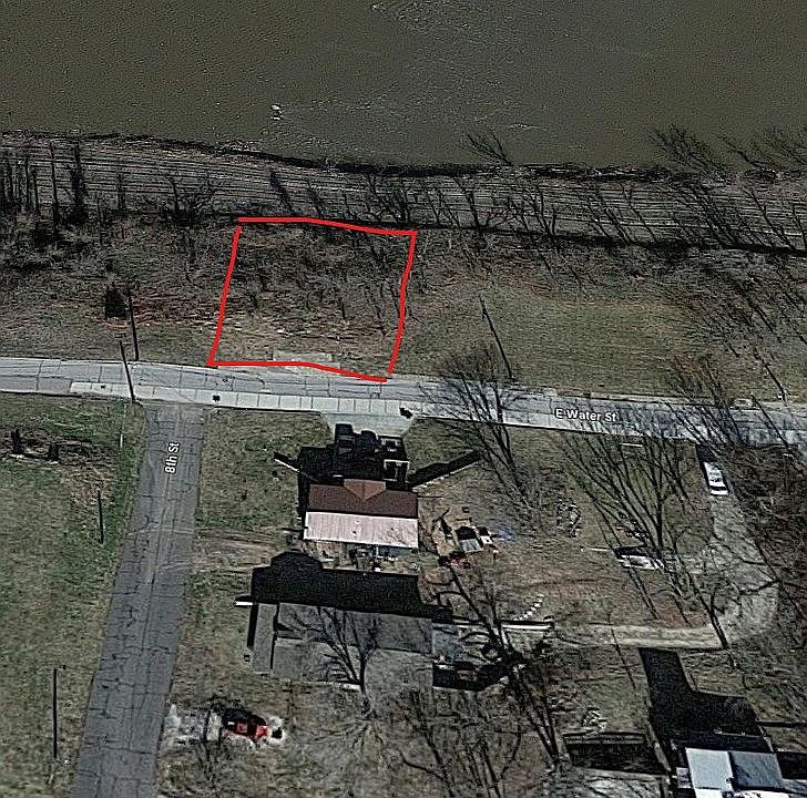 1st image of 801 E Water St