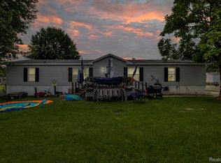 4441 Rainbow Ln, Flint, MI 48507