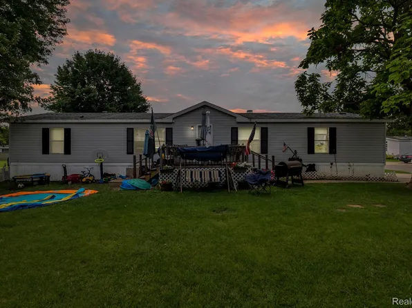 4441 Rainbow Ln, Flint, MI 48507