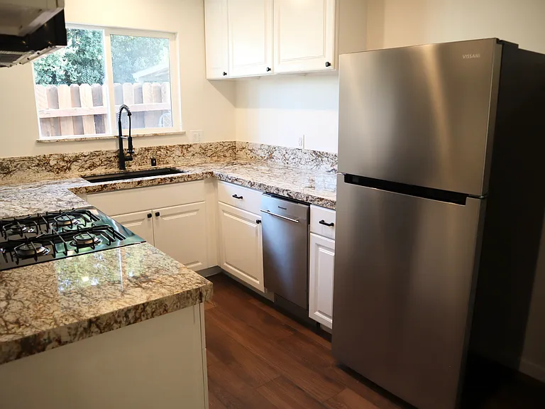 1015 Vernon St #B — Photo 6