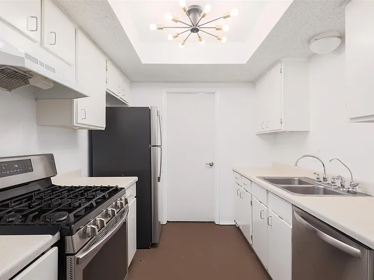 6903 Skynook Dr — Photo 10