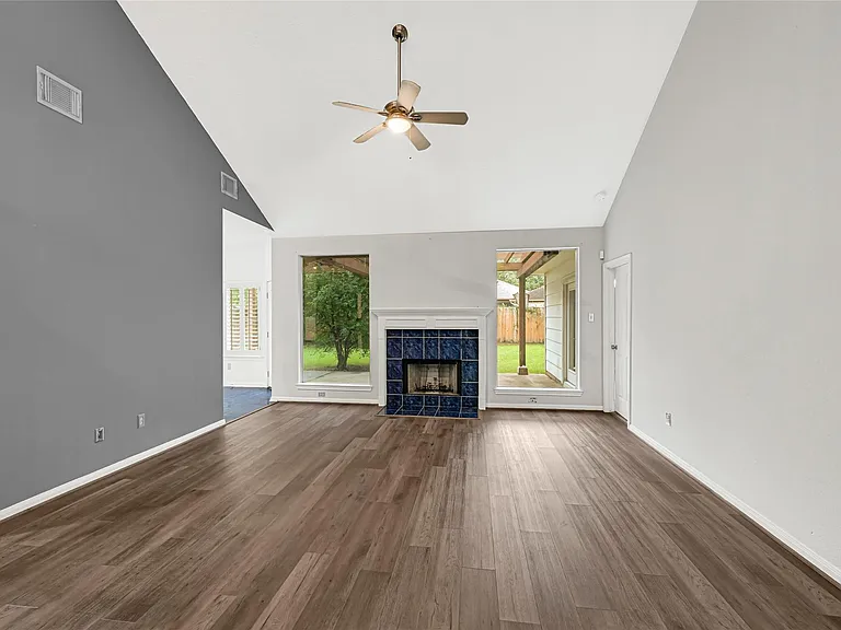 7915 Wolfield Ln — Photo 7