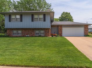 1205 Kim Dr, Bloomington, IL 61704