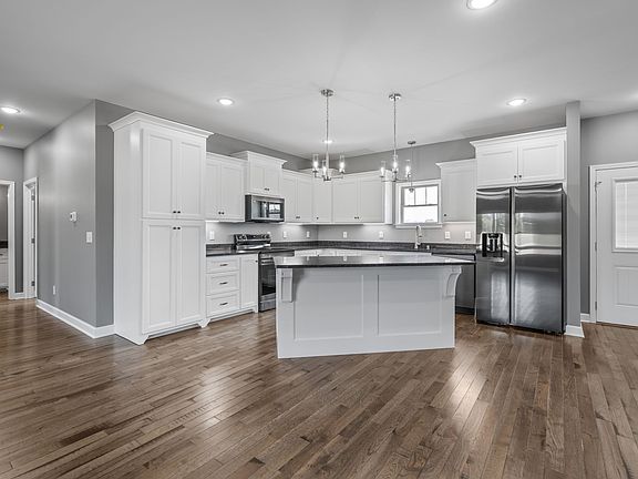 5th image of 83 Watson Ct