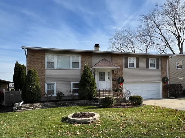 1421 S Fern Dr, Mount Prospect, IL 60056