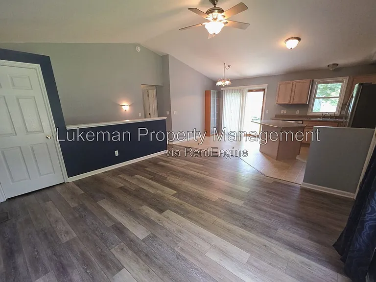 5635 Monticello Ave — Photo 2