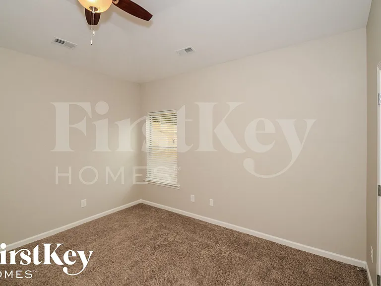 613 Johnnys Cv — Photo 5
