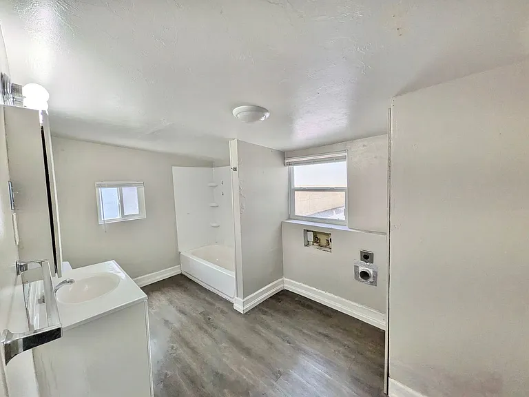 1021 E Abriendo Ave — Photo 12