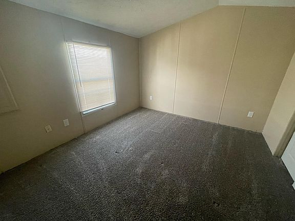 4th image of 33 Terrace Dr