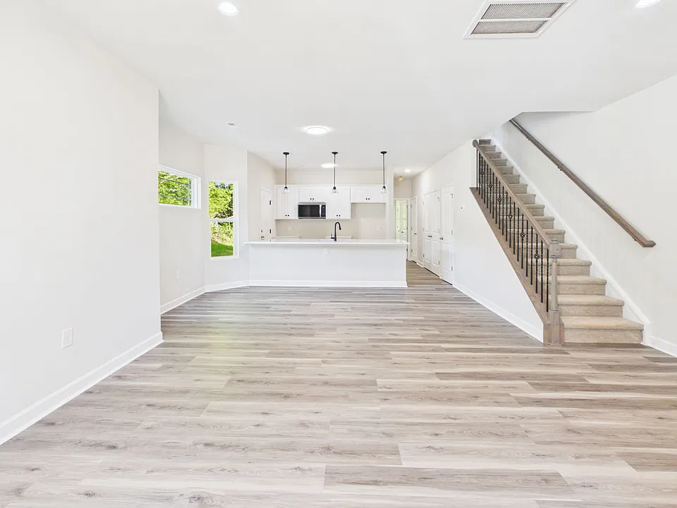 810 & 812 Lincoln St E #810