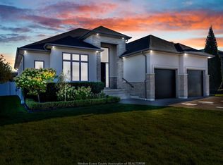 211 Robson Rd, Leamington, ON N8H 5R2