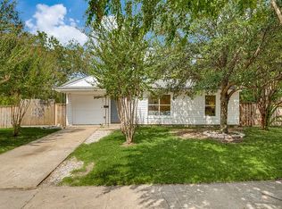 2405 Hillglenn Rd, Dallas, TX 75228