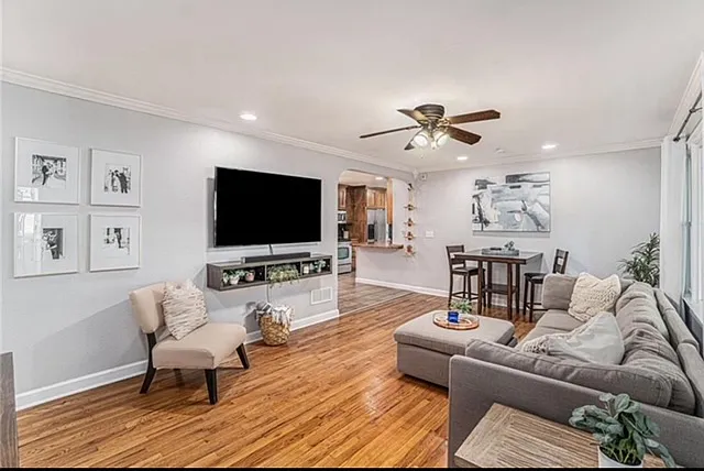 3 bed, 1888 sqft, $2,750 — Photo 2