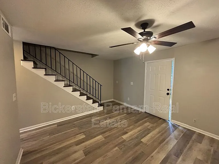 1263 Cedar Ave #4 — Photo 4