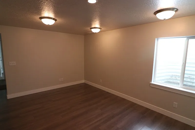 Newer Basement Apartment (Utilities Included) — Photo 3