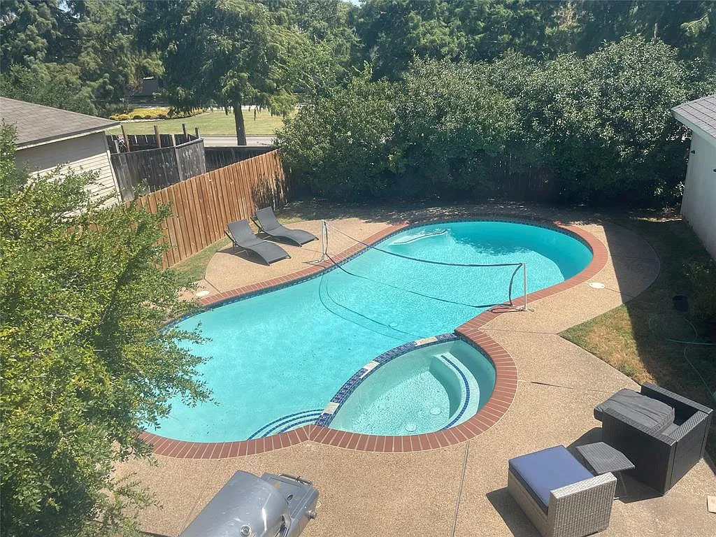 5 bed, 3.0 bath, 3196 sqft, $3,000 — Photo 2