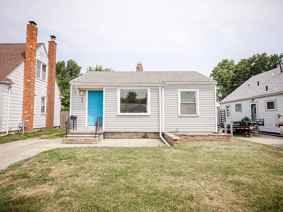213 Warrington Rd
