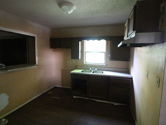 5th image of 928 1/2 Martin Luther King St
