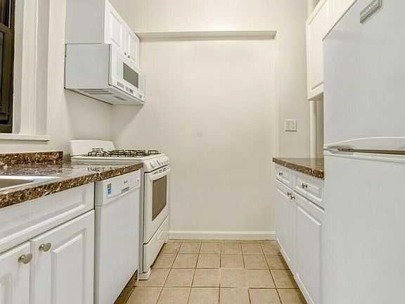 4th image of 9 W 64th St #2N