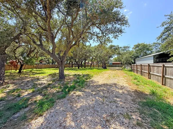 309 Donnie Dr, Rockport, TX 78382