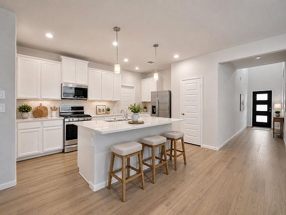 3rd image of 104 Clay Creek Ln