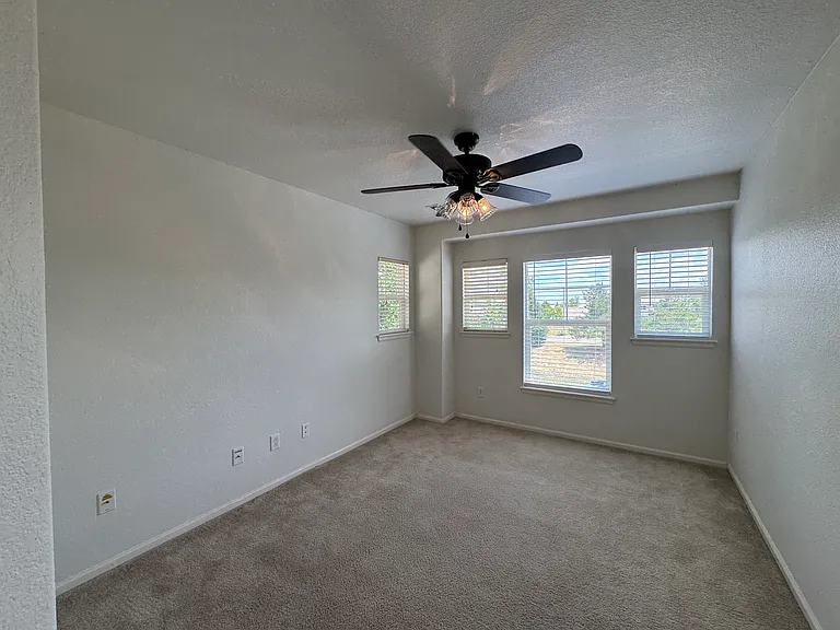 11939 Bolton Dr — Photo 14