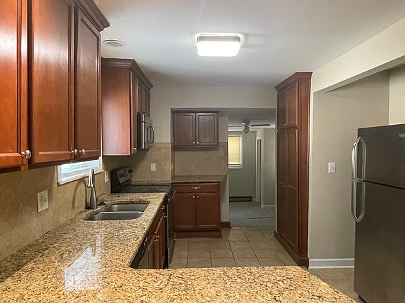 3rd image of 33806 Orangelawn St