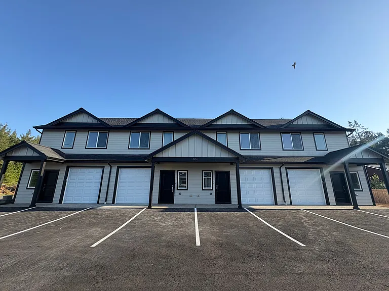 812 SW Gertrude Ave #A — Photo 6