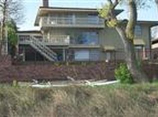 142 Shore Dr, Ogden Dunes, IN 46368