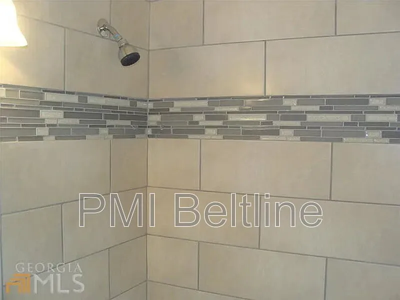 3 bed, 3.0 bath, 1428 sqft, $1,795 — Photo 3